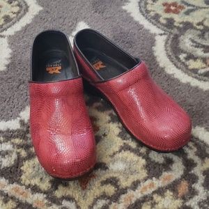 Dansko XP slip resistant work clogs
